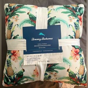 Tommy Bahama outdoor/indoor decorative pillows 2pack